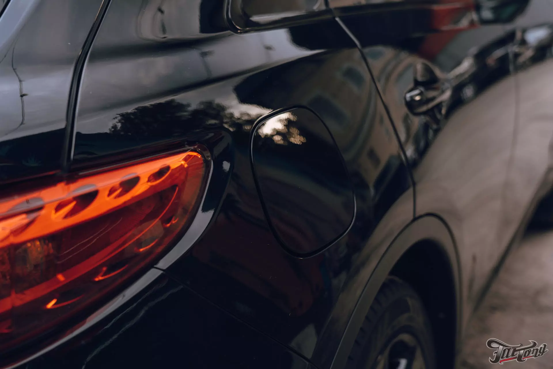 Infiniti QX70. Полировка кузова+керамика. Мойка подкапотного пространства. Химчистка салона. Окрас дисков